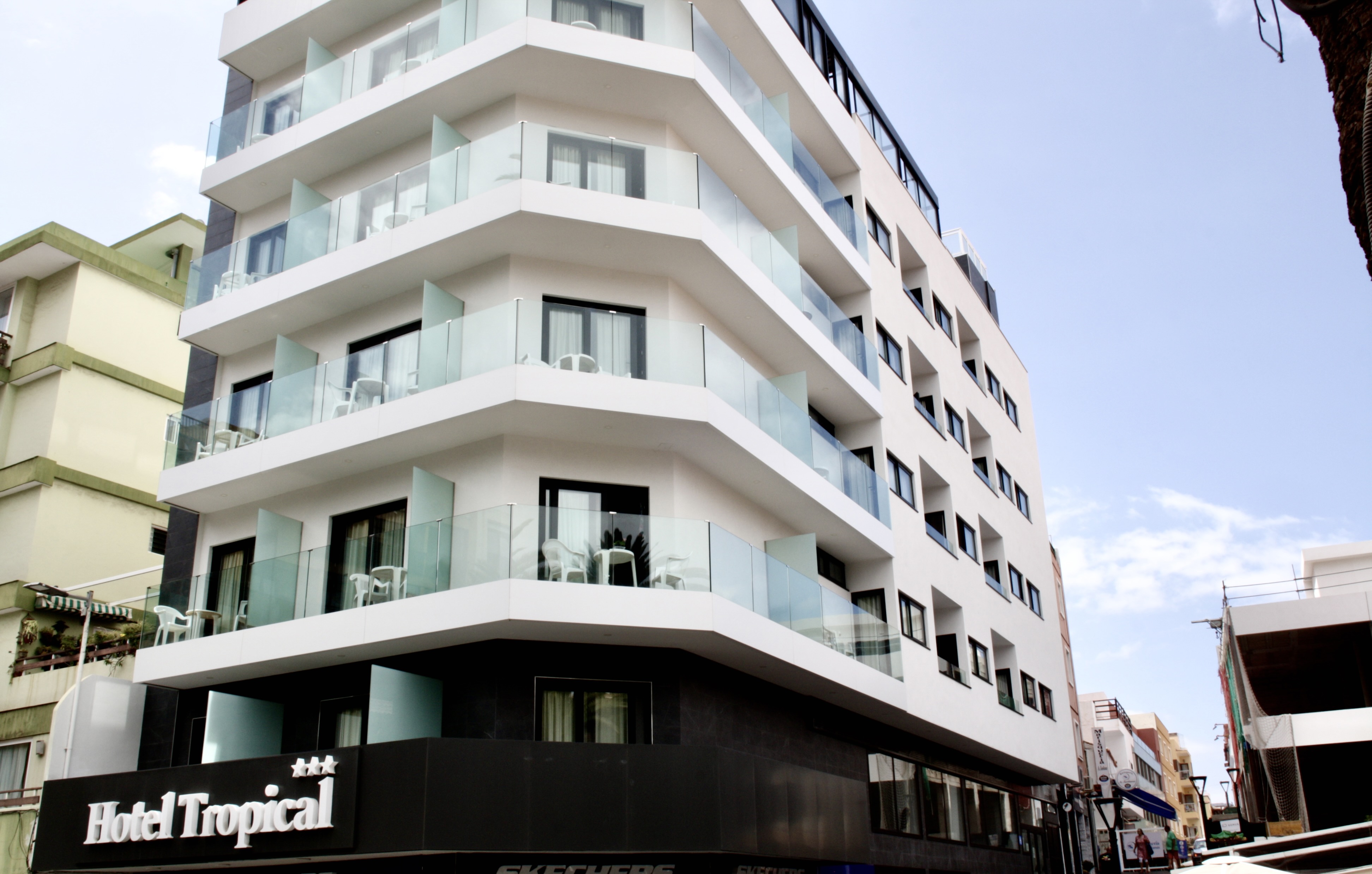 hotel frontal