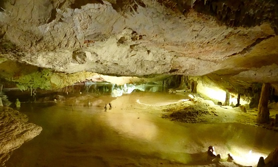 Vista general de una parte de la cueva