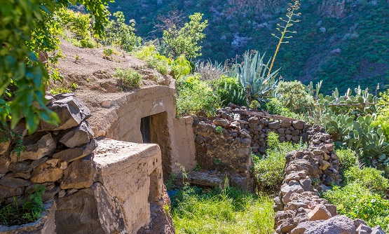Entrada de una casa cueva en un barranco de la isla
