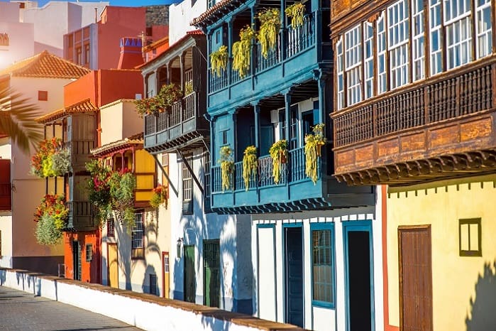 Casas típicas con balcones